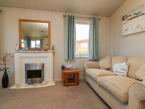 Living area - 1 Ocean Terrace, Ilfracombe (Ilfracombe)