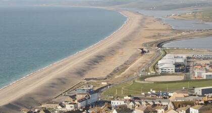 Garland: Charming Property in Weymouth