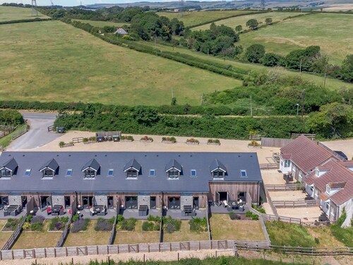 Garland: Charming Property in Weymouth