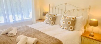3 Riverside Bungalows, Llanbedr