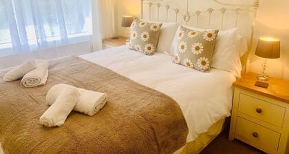 3 Riverside Bungalows, Llanbedr