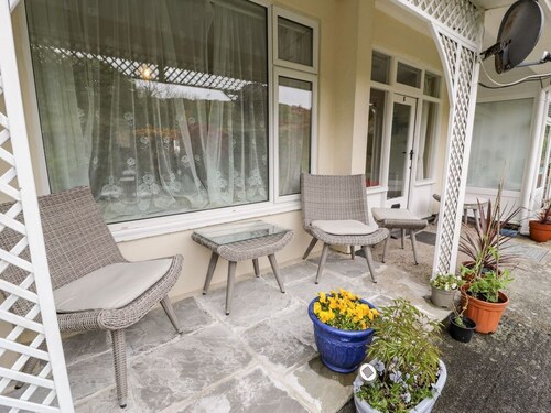 3 Riverside Bungalows, Llanbedr