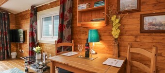 The Log Cabin, Royal Wootton Bassett