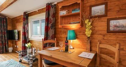 The Log Cabin, Royal Wootton Bassett
