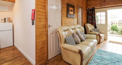 The Log Cabin, Royal Wootton Bassett