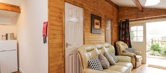 The Log Cabin, Royal Wootton Bassett