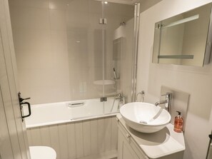 Shower - Green Smithy Cottage, High Bentham (Lancaster)