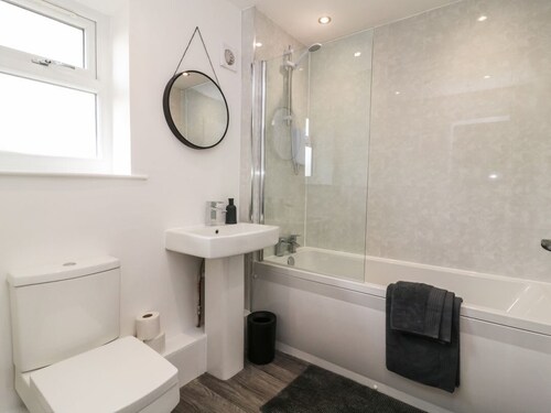 Chalet 3: Cozy Retreat in Heslerton Grange
