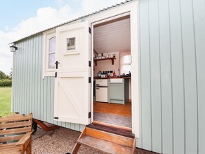 Exterior - Honeybee Lodge, Woodhall Spa (Woodhall Spa)