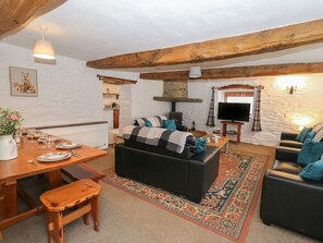 Fireplace - Y Beudy is in Sir Gaerfyrddin. (Llanybydder)