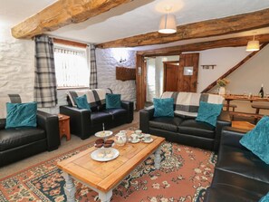 Fireplace - Y Beudy is in Sir Gaerfyrddin. (Llanybydder)