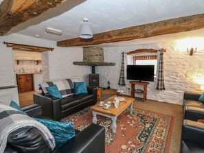 Fireplace - Y Beudy is in Sir Gaerfyrddin. (Llanybydder)