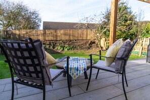Outdoor dining - Trelowen: A Charming Retreat in Padstow (Wadebridge)