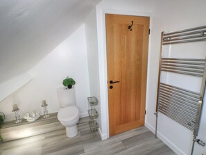 Shower - Piglet Cottage, Milford Haven. (Haverfordwest)