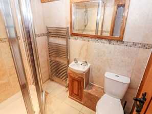 Shower - 2 Fenton Home Farm, Haverfordwest (Haverfordwest)