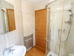 Shower - The Crows Nest, Flushing 2 bed (Falmouth)