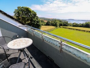Outdoor dining - The Crows Nest, Flushing 2 bed (Falmouth)