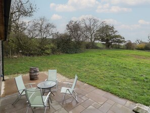 Outdoor dining - Oak Lodge, Abbots Bromley (Rugeley)