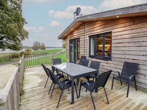 Outdoor dining - Oak Lodge, Abbots Bromley (Rugeley)
