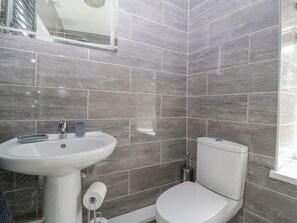 Shower - The Cwtch, Gilwern, Monmouthshire (Abergavenny)