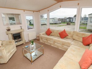 Living area - Shorething Getaway, Chichester (Chichester)