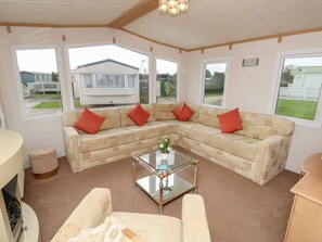 Living area - Shorething Getaway, Chichester (Chichester)