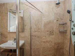 Shower - Willow Cottage: A Cozy Escape (Rye)