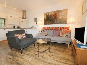 Living area - Charming Pirata Retreat in St Austell (St. Austell)