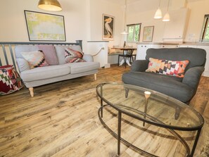 Living area - Charming Pirata Retreat in St Austell (St. Austell)