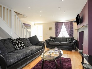 Living area - 42 Hyfrydle Road in Penygroes. (Caernarfon)