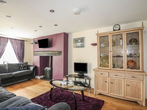 Living area - 42 Hyfrydle Road in Penygroes. (Caernarfon)