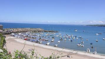 Una spiaggia nelle vicinanze