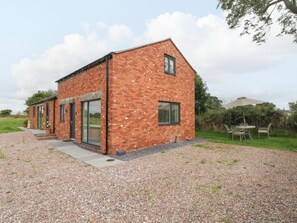 Exterior - Kestrel, Tilston: A Charming Retreat (Malpas)