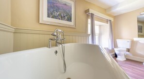 Shower - Low Graythwaite Hall, Hawkshead (Ulverston)