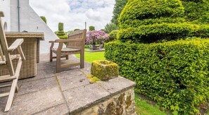 Terrace/patio - Low Graythwaite Hall, Hawkshead (Ulverston)