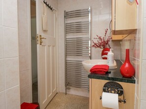 Shower - 75 Station Road, Cark In Cartmel (Grange-Over-Sands)