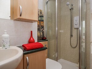Shower - 75 Station Road, Cark In Cartmel (Grange-Over-Sands)