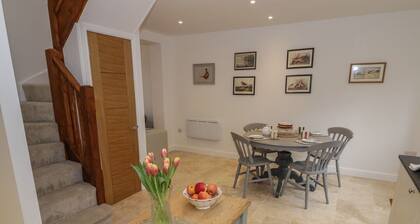 Charming Plum Barn Retreat in Catesby