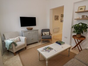 Living area - Charming Plum Barn Retreat in Catesby (Daventry)