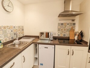 Private kitchen - Charming Sun House Retreat in Allonby (Maryport)