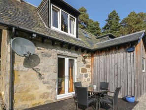 Outdoor dining - Discover Feagour in Scenic Laggan (Newtonmore)