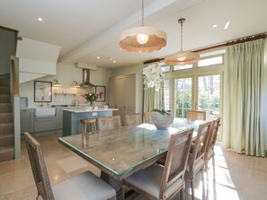 Dining - Charming Oak Home in Elcot (Newbury)
