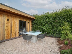 Outdoor dining - Pansi is in Llangadfan, Powys. (Welshpool)