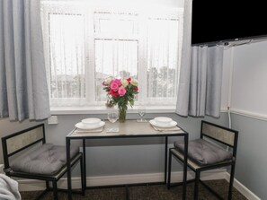 Dining - Flat 4, Big Tree Holiday Flats, Paignton (Paignton)