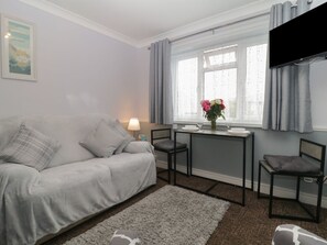 Living area - Flat 4, Big Tree Holiday Flats, Paignton (Paignton)