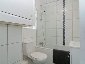 Shower - Flat 4, Big Tree Holiday Flats, Paignton (Paignton)