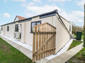 Property grounds - Aloe Lodge Retreat Near Heath Fm (Diss)