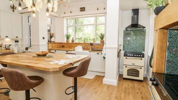 Dishwasher, high chair