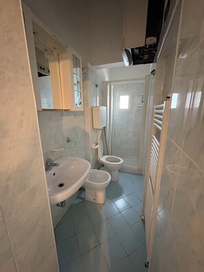 Bathroom - Sea &Pineta Apartment (Punta Marina)