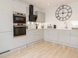 Private kitchen - The Sandy Bee, Benllech (Tyn-y-Gongl)